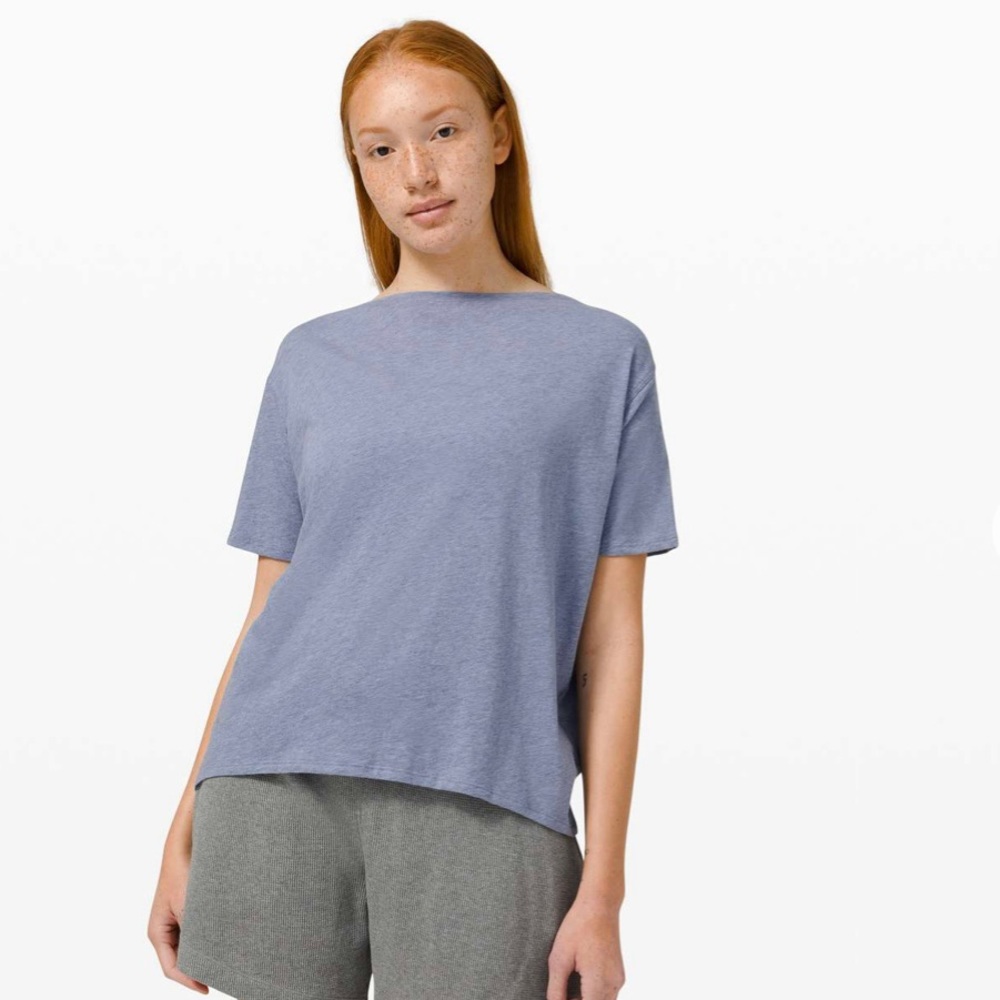 Lululemon Back in Action Short Sleeve in Heathered Water Drop Blue! NWT!